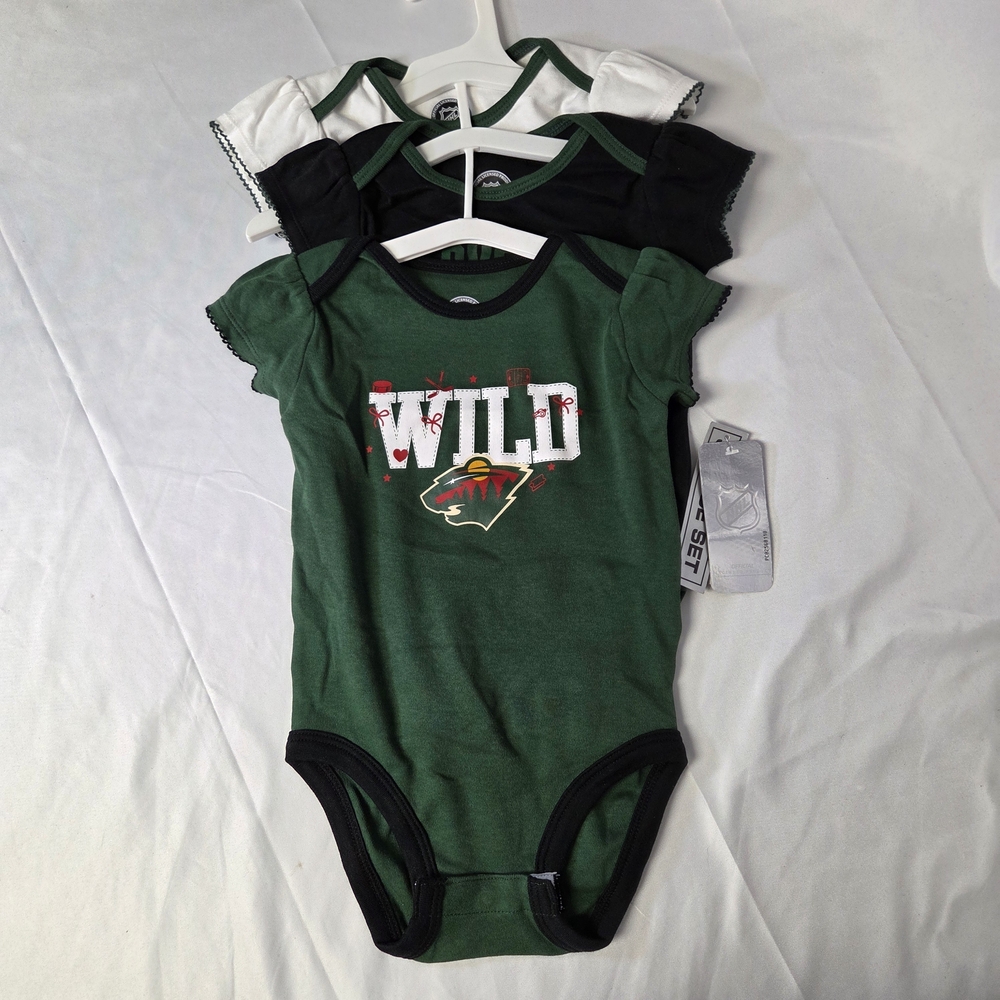 NHL Green‎ and Black Wild Onesies Size 18 Months